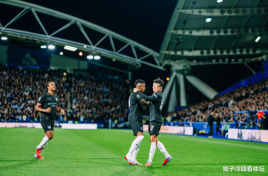 豪门携手晋级16强：埃泽破荒阿森纳2-0福登传射曼城2-0热刺3-0